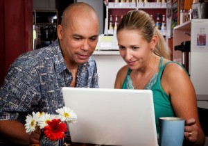 684609-couple-in-coffee-house-with-laptop-computer